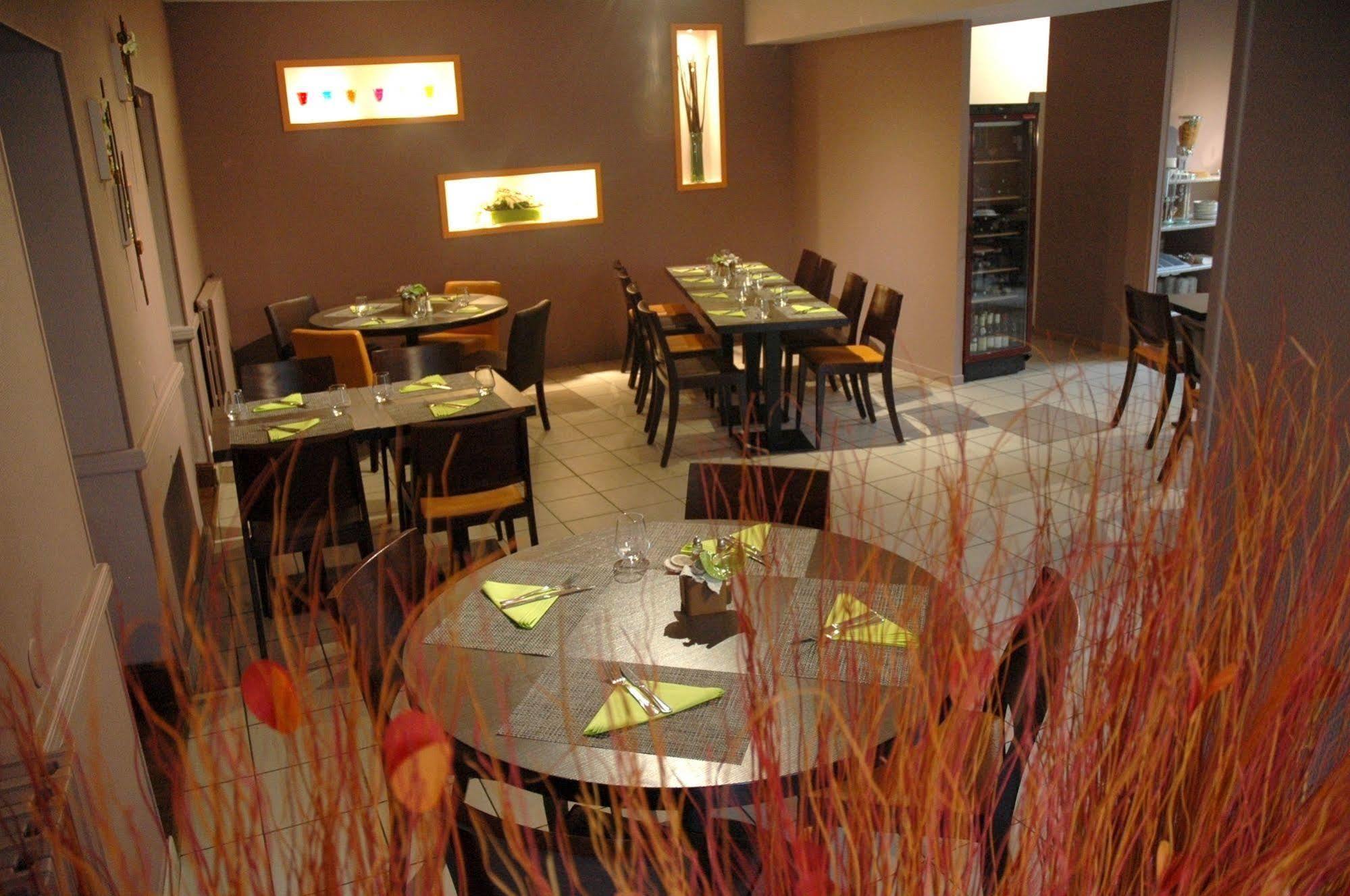 Logis Hotel Le Chene Vert 萨韦奈 外观 照片
