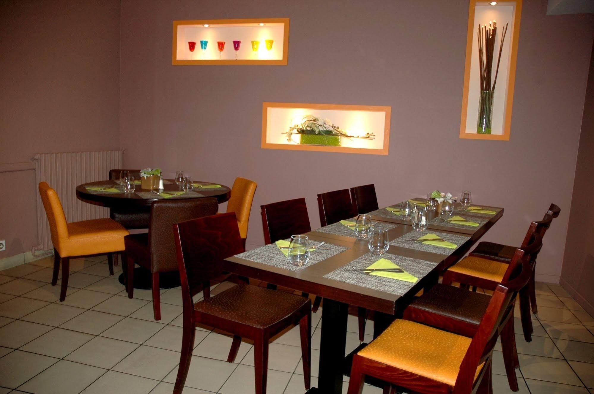 Logis Hotel Le Chene Vert 萨韦奈 外观 照片