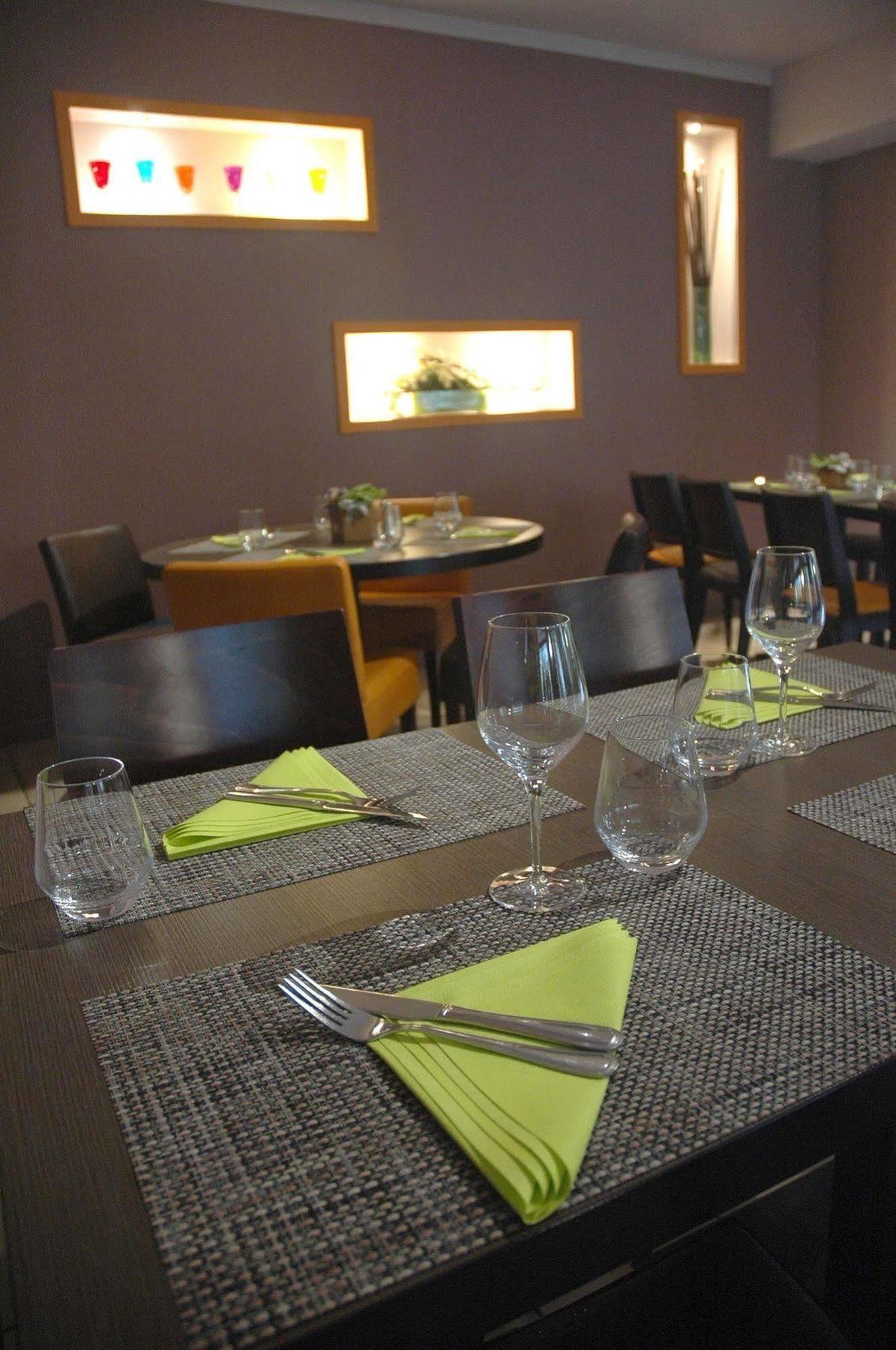 Logis Hotel Le Chene Vert 萨韦奈 外观 照片