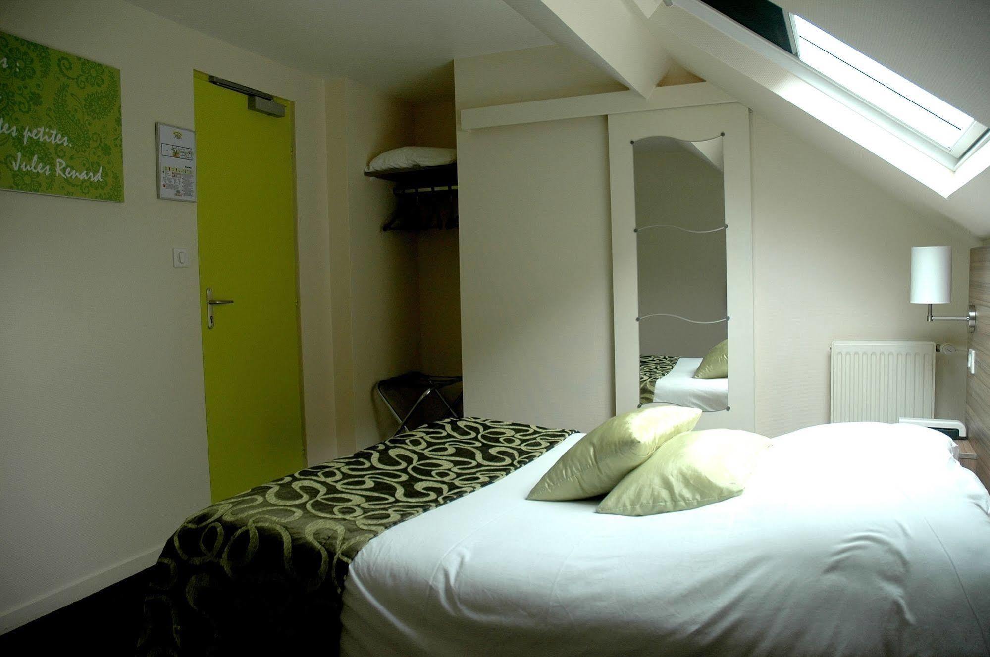 Logis Hotel Le Chene Vert 萨韦奈 外观 照片