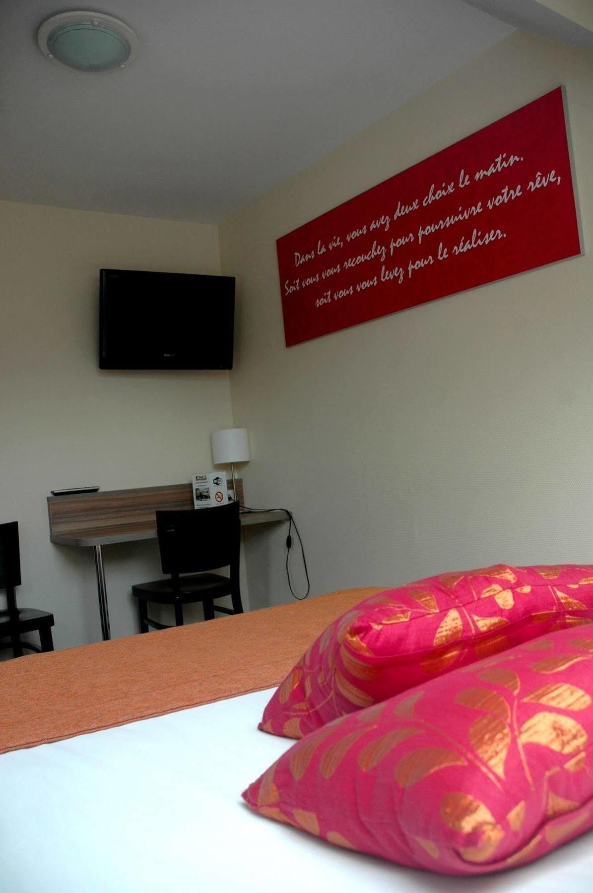Logis Hotel Le Chene Vert 萨韦奈 外观 照片