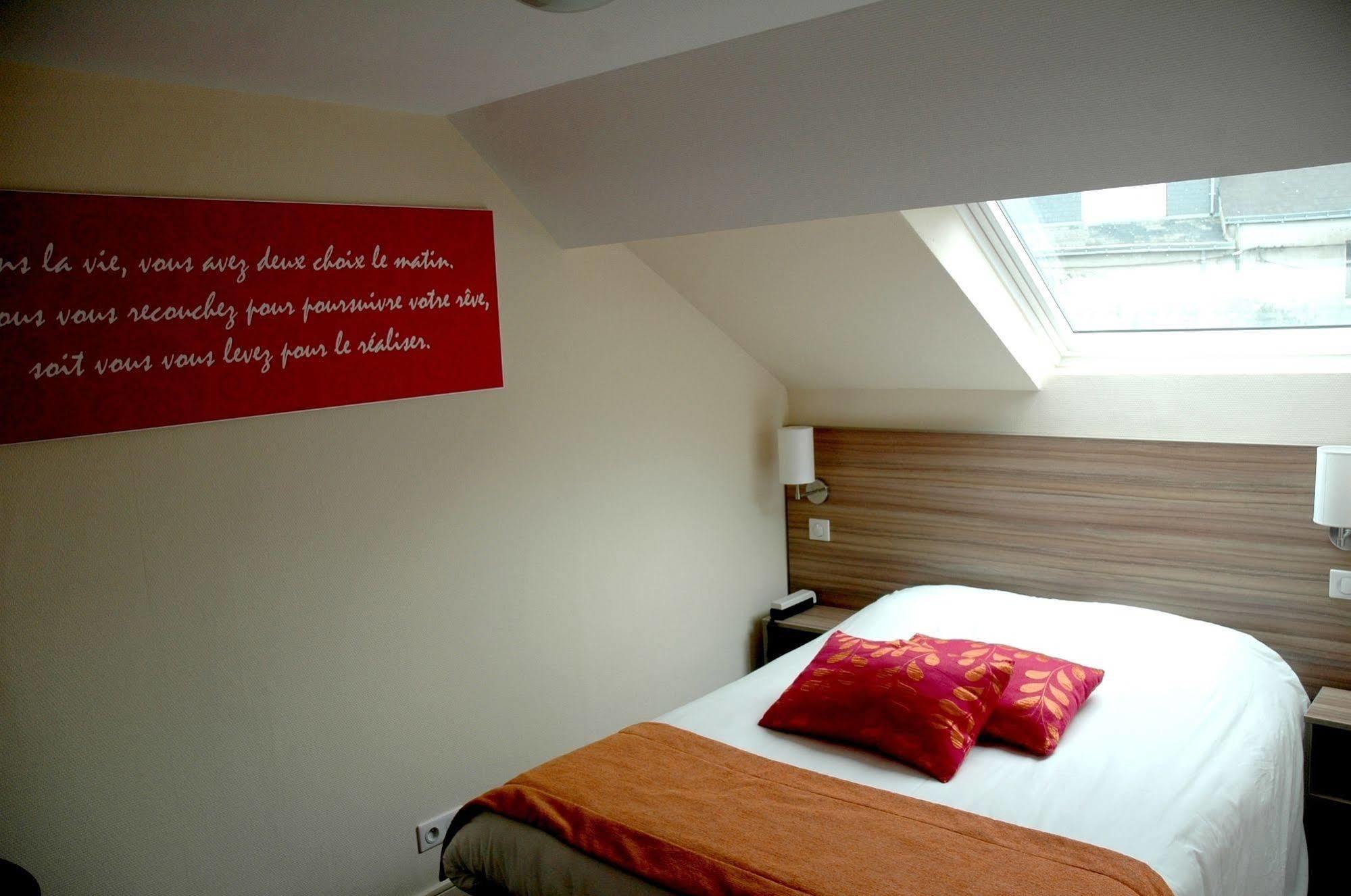 Logis Hotel Le Chene Vert 萨韦奈 外观 照片