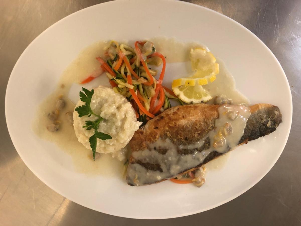 Logis Hotel Le Chene Vert 萨韦奈 外观 照片